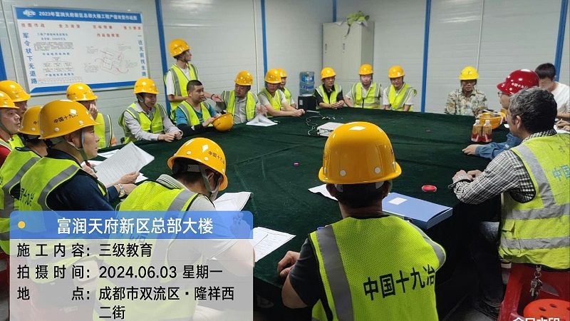 对于英语基础薄弱的自考生来说，以下是一些可行的途径：