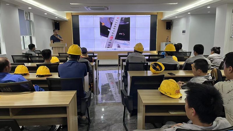 小标题：IT行业发展趋势分析